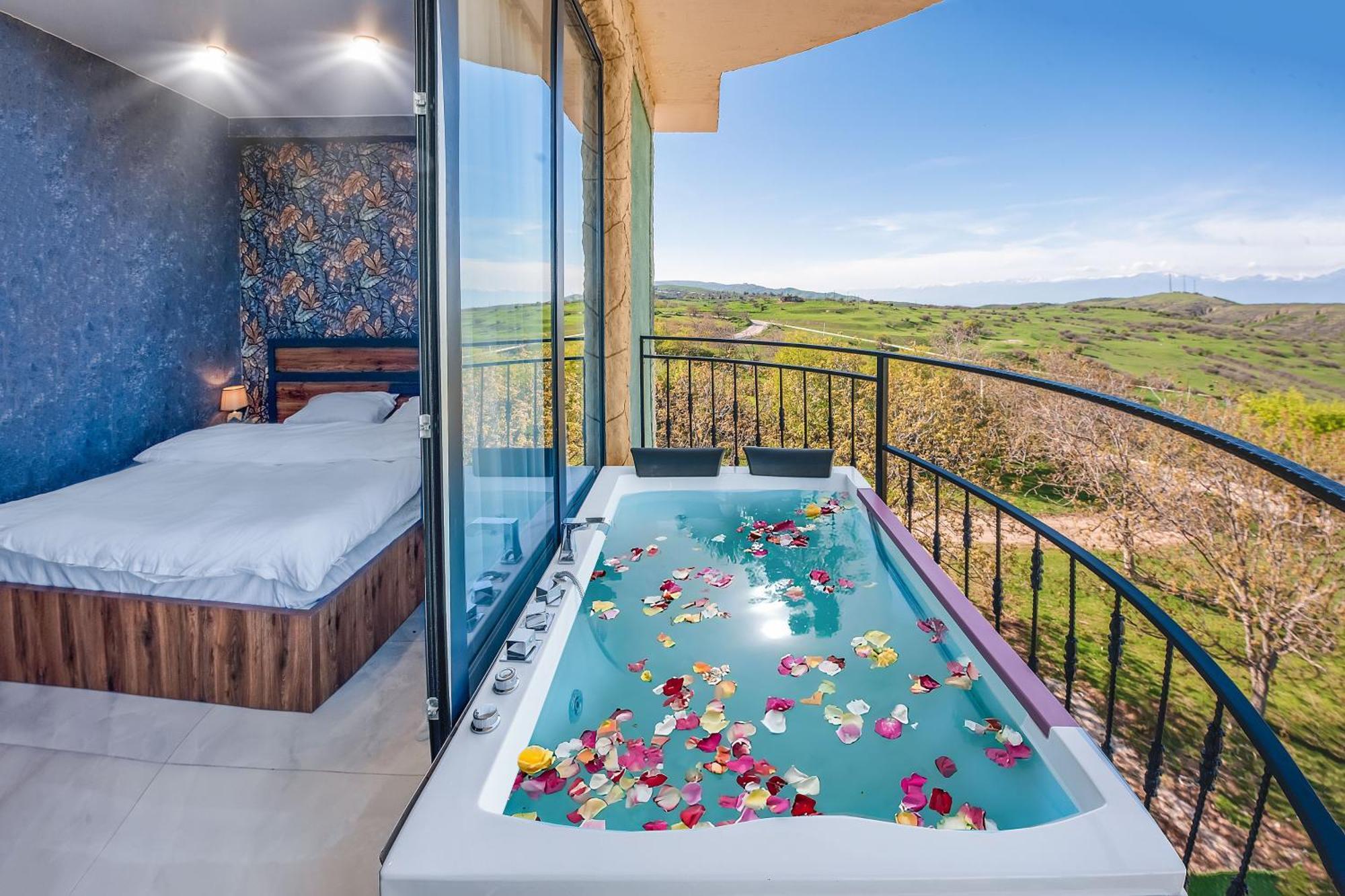 Villaggio Mirzaani Resort Siğnaği Dış mekan fotoğraf