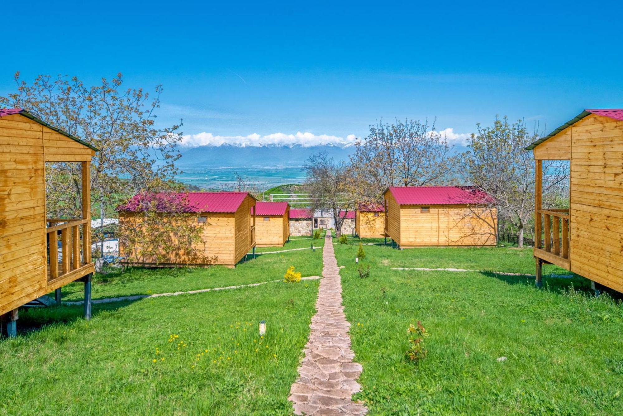 Villaggio Mirzaani Resort Siğnaği Dış mekan fotoğraf