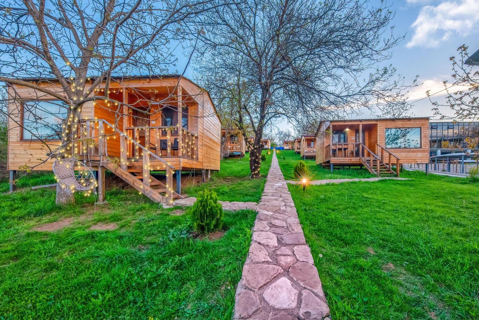 Villaggio Mirzaani Resort Siğnaği Dış mekan fotoğraf