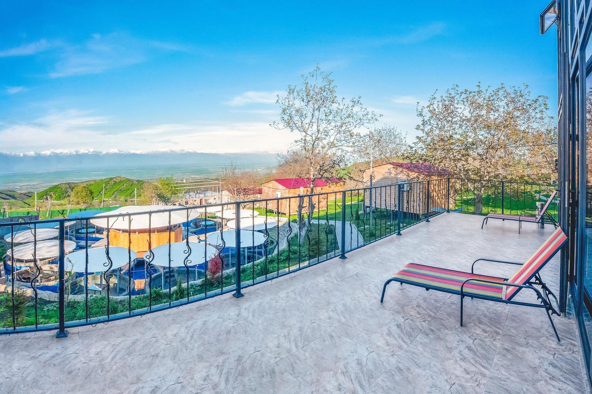 Villaggio Mirzaani Resort Siğnaği Dış mekan fotoğraf