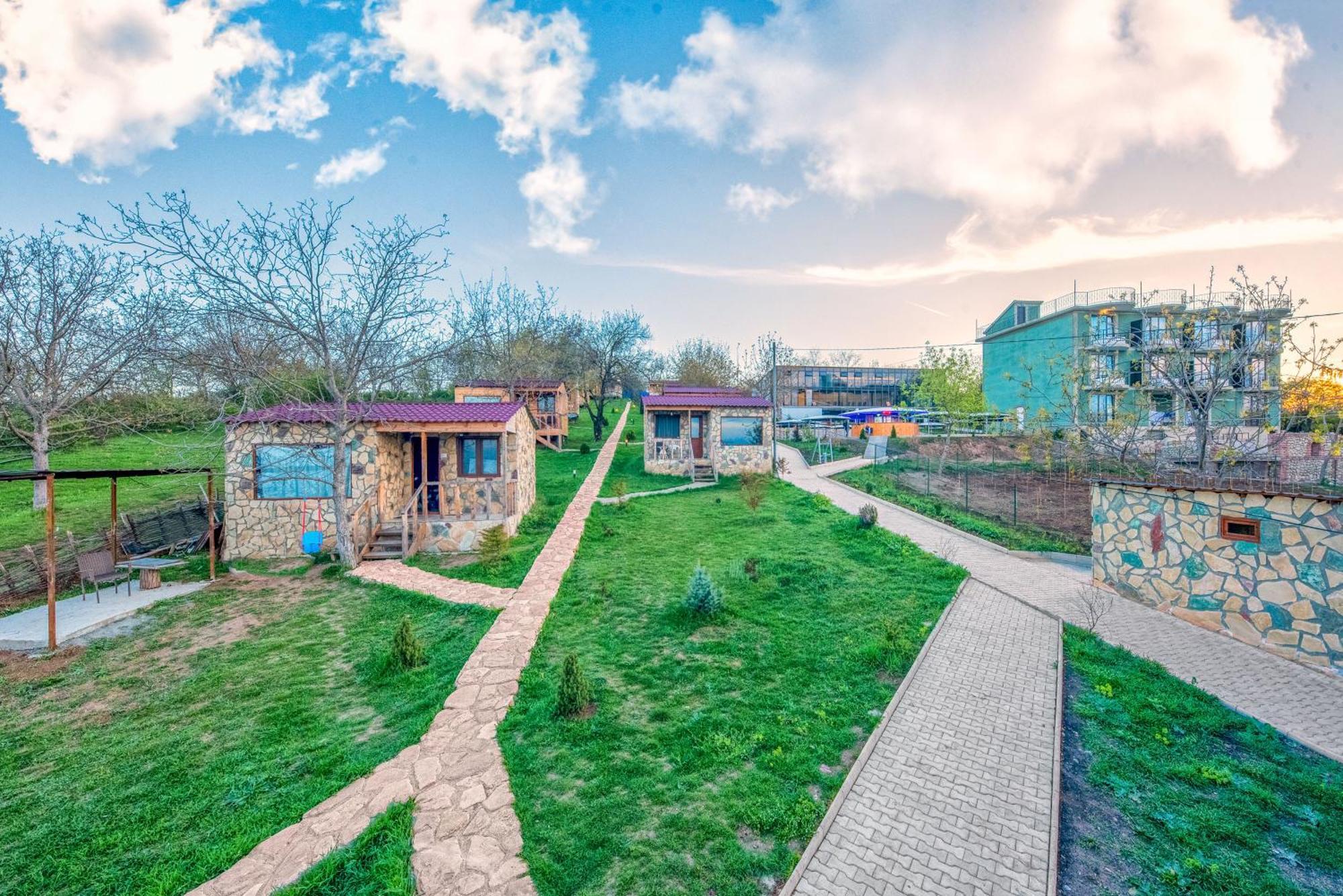 Villaggio Mirzaani Resort Siğnaği Dış mekan fotoğraf